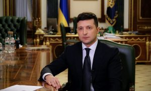 Зеленский передумал принудительно вакцинировать бюджетников