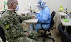 Военным медикам установили премии за борьбу с эпидемией COVID-19