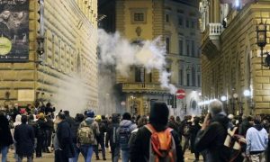 Во время протестов против локдауна во Флоренции задержали десятки человек