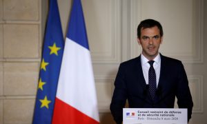 Во Франции обыскали дом главы Минздрава в рамках расследования по противодействию COVID-19