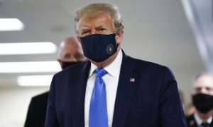 Трамп скрыл результат своего первого положительного теста на COVID-19