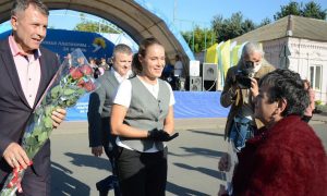 Фото, відео: Королевській «подякували» за мітинг, під час якого люди заразилися COVID-19