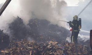 Видео: на Киевщине горело предприятие по переработке химикатов