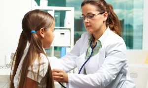 Медикам образовательных учреждений установят карантинную надбавку к зарплате