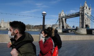 Власти Британии подвели итоги месяца жесткого карантина