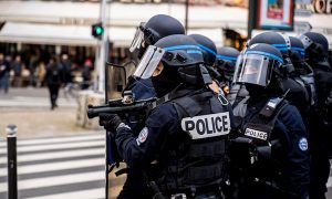 Во Франции масштабные протесты. Полиция применила слезоточивый газ и водометы