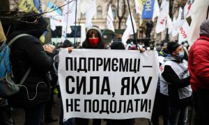 Фото: в нескольких регионах протестуют против усиления карантина