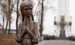 Зеленский поручил Кабмину выделить средства на достройку музея Голодомора