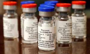 Венгрия закупит и будет тестировать российскую вакцину от коронавируса