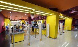 Крупная сеть кинотеатров может закрыться из-за нового карантина – полтысячи сотрудников уволят