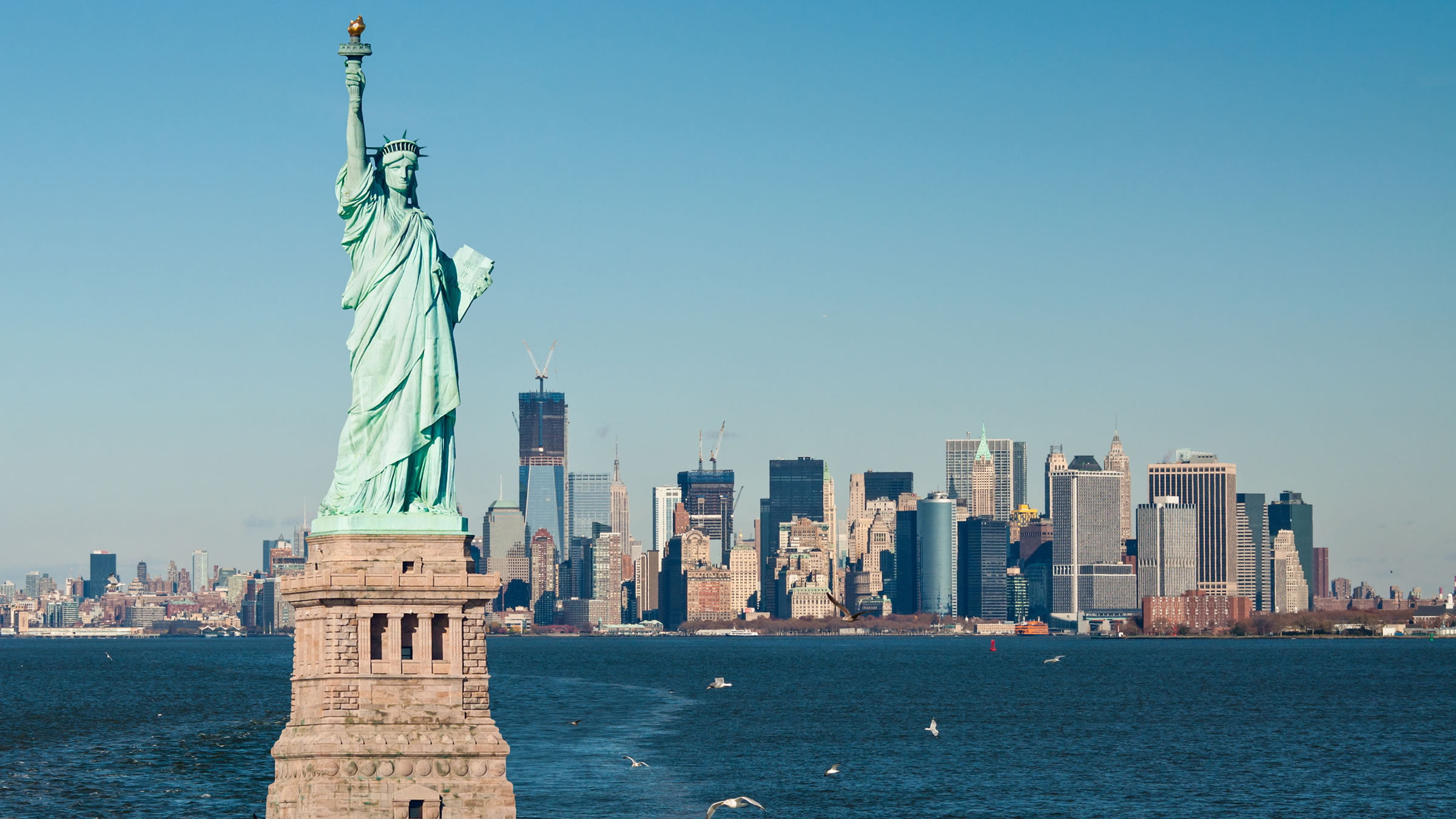 Трамп «отрезал» голову статуе, а Байден вернул: Der Spiegel вышел с необычной обложкой, фото