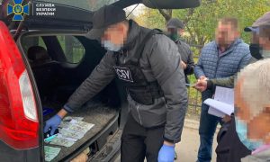 Фото, відео: голова Чернігівської райдержадміністрації погорів на хабарі