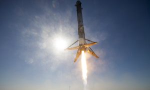 SpaceX назвал новую дату запуска очередной партии спутников