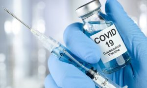 Первая партия вакцины от COVID-19 приехала в Канаду