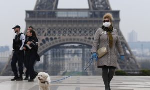 Во Франции противникам вакцинации запретят пользоваться общественным транспортом