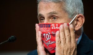 Главный инфекционист США назвал условие выработки группового иммунитета к коронавирусу