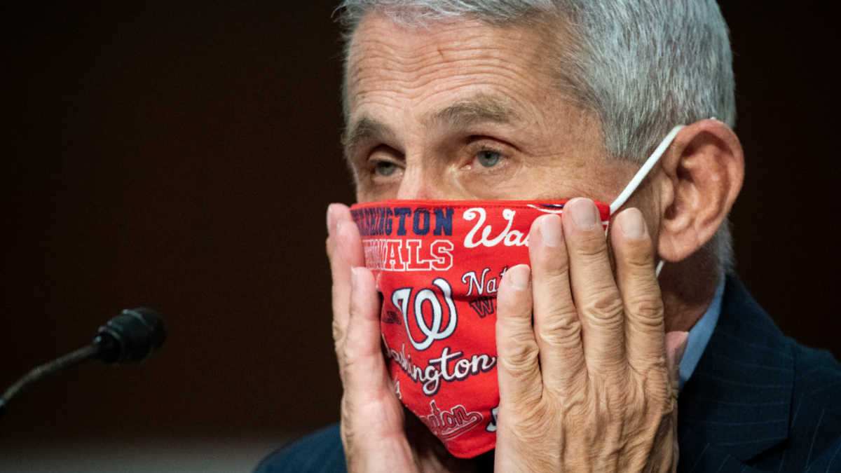 Главный инфекционист США назвал условие выработки группового иммунитета к коронавирусу