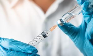 Правительство Канады обещает провакцинировать всех жителей страны от COVID-19 к октябрю 2021 года