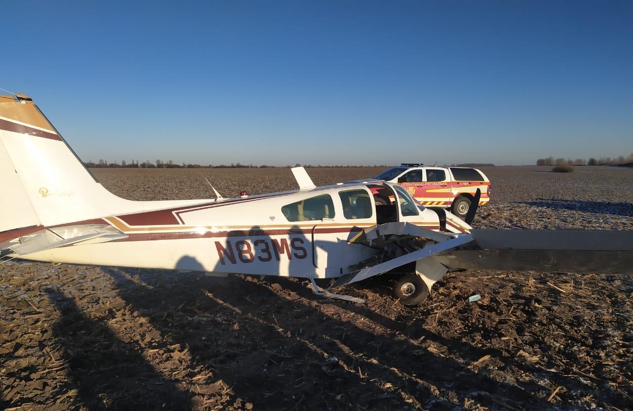 Фото: під Броварами на Київщині розбився літак