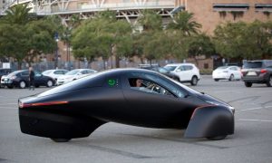 Видео: в США представили минималистичный электрокар на солнечных батареях