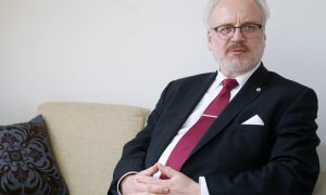 «Хороший метод ослабить противника»: президент Латвии назвал призывы не носить маски проявлением гибридной войны