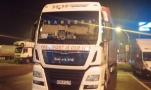 Фото: в Польше разразился скандал из-за надписи «Бандера» на грузовике