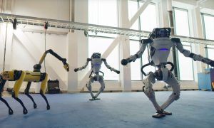 Роботы Boston Dynamics танцем поздравили людей с Новым годом