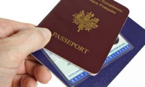 Франция начала предоставлять гражданство мигрантам, которые помогают в борьбе с COVID-19