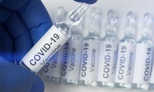 Бедным странам досталось COVID-вакцины на 10% населения. Остальное скупили богатые