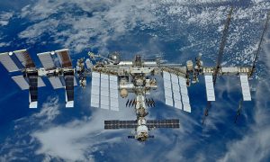 К МКС впервые пристыковались сразу два космических корабля Илона Маска