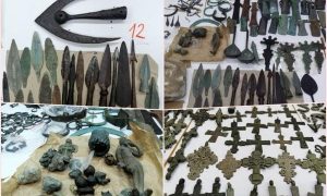 Фото: в Сербии в грузовике с украинским паркетом найдена большая археологическая коллекция