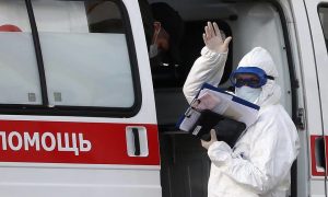 Смертность от COVID-19 в России в три раза выше официальной статистики