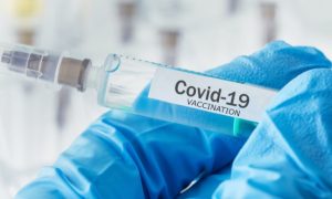 В США стартовала массовая вакцинация от COVID-19