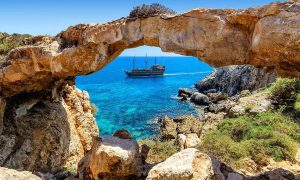 Известный мировой курорт сообщил, когда откроется для украинцев