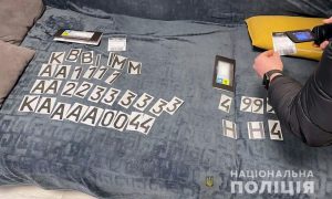 «Нанопленки для прикрытия номерных знаков»: полиция разоблачила мошенника