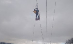 Фото: 70 туристов в Славском заблокировало на подъемнике из-за аварии