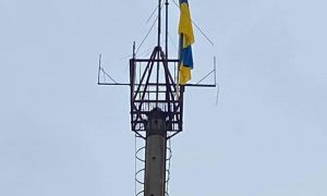 Видео: ВСУ установили возле оккупированного Луганска огромный украинский флаг