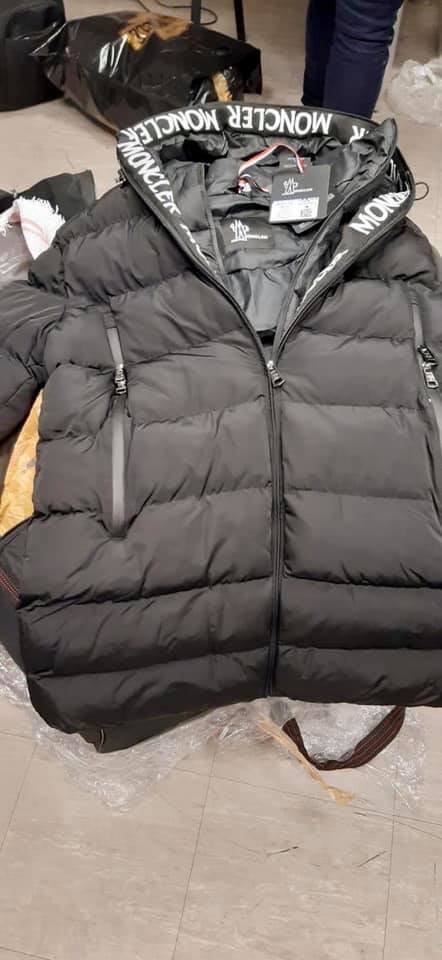 Фото: в Украину пытались провезти крупную партию фальшивых брендов