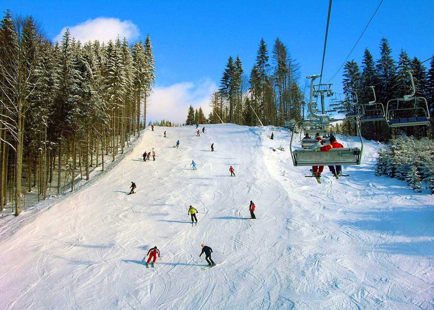 Жители Закарпатья перекрыли известный горнолыжный курорт