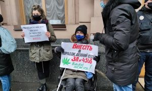 Под Радой митинговали в поддержку легализации медицинского каннабиса — видео