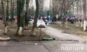 Эвакуировали более тысячи человек: в Одессе в школе ищут взрывчатку (фото, видео)