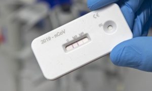 Нацслужба здоровья сообщила, кому будут делать быстрые тесты на COVID-19