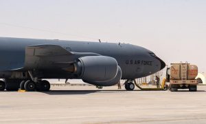 В США впервые испытали летающий танкер KC-135 «горячей» дозаправкой (фото)