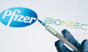 Pfizer оценила эффективность своей вакцины против мутировавшего штамма COVID-19