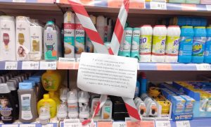 Новогодний локдаун: в Минздраве объяснили логику запрета торговли непродовольственными товарами