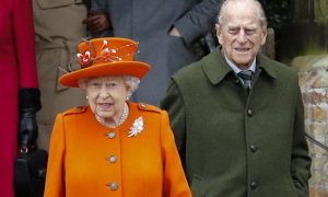 Королева Великобритании получила прививку от коронавируса