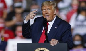 Впервые в истории суд решил предъявить обвинение Трампу