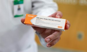 Названа дата регистрации в Украине китайской вакцины от COVID-19