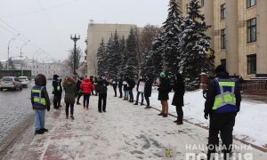 Фото: на Харьковщине недовольные повышением тарифов жители перекрывали трассы