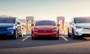Видео: Tesla открыла в Шанхае крупнейшую в мире заправочную станцию для электрокаров